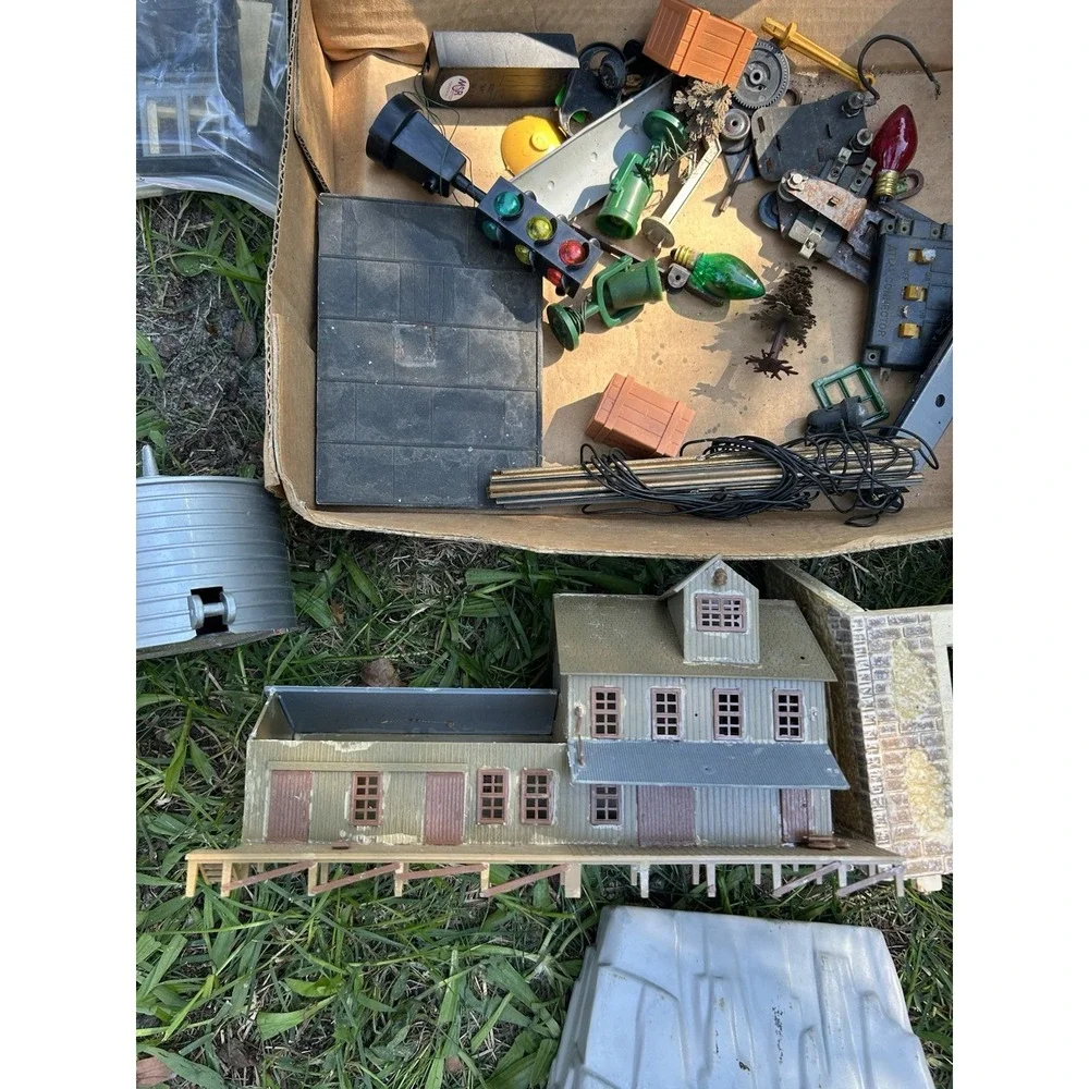 Vintage Model Train Building Tunnel Accessory Lot Plasticville Lionel K Line Etc